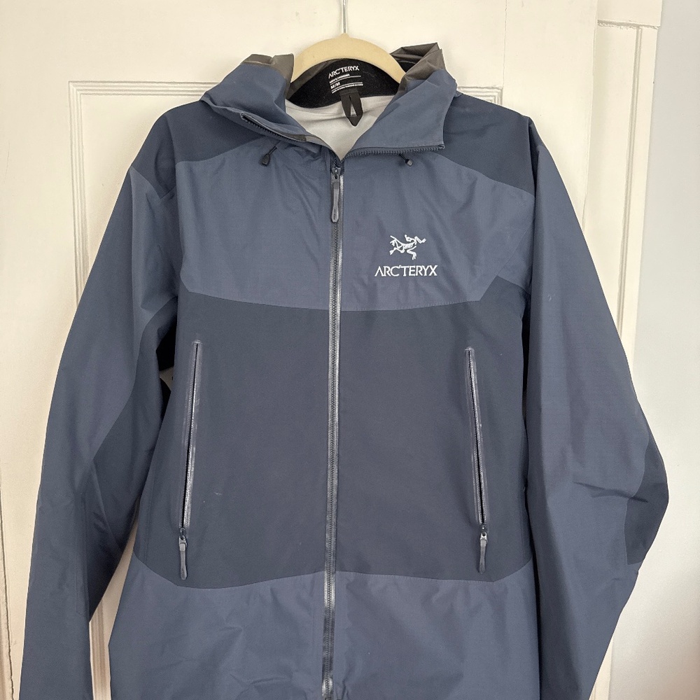 Arc’teryx Men’s Rain Jacket EUC
